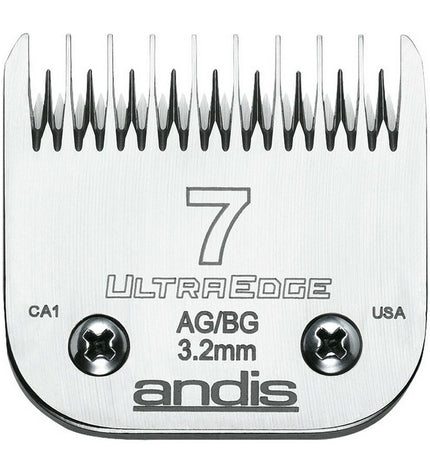 Andis 7-staal verchroomde scheermesjes voor honden, pet grooming tools, close-up of blades with reflective chrome finish.