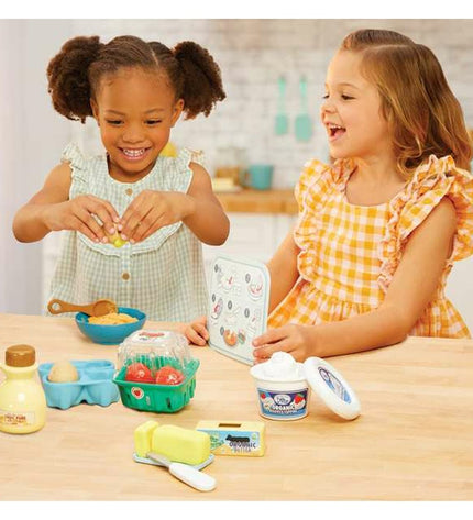 MGA Eten speelgoedset with toy food items, utensils, and play kitchen accessories for imaginative pretend play.