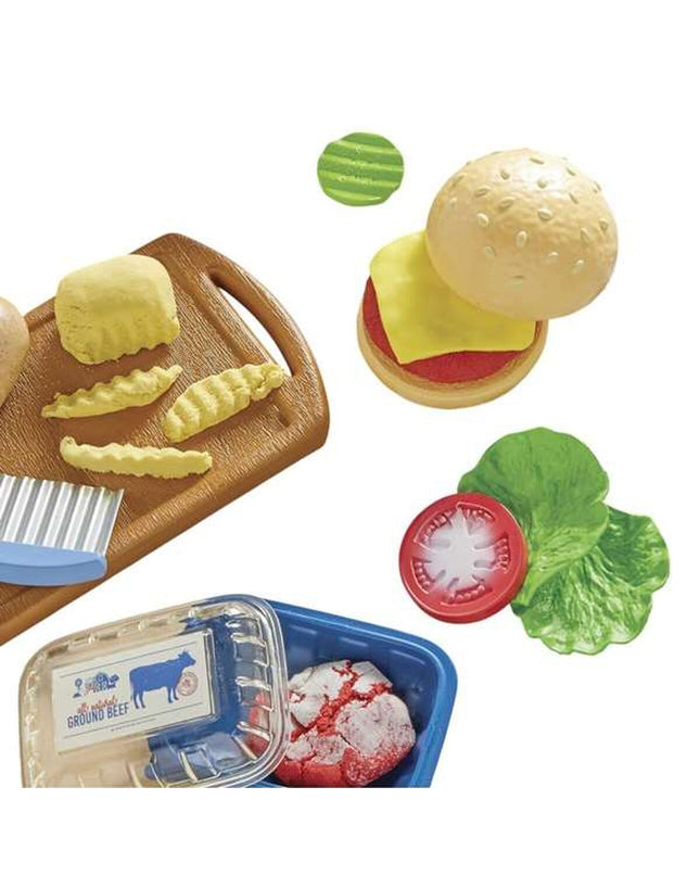 MGA Maaltijden speelgoedset with various pretend food items and utensils for imaginative play.