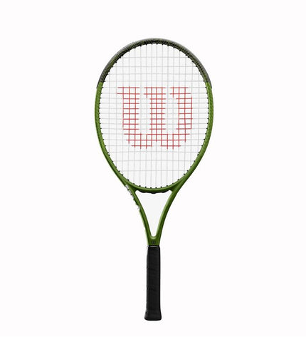Wilson Blade Feel Comp Groen tennis racket with a green frame and black grip, designed for outdoor tennis play.