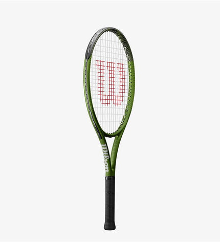 Wilson Blade Feel Comp Groen tennis racket with a green frame and black grip, designed for outdoor tennis play.