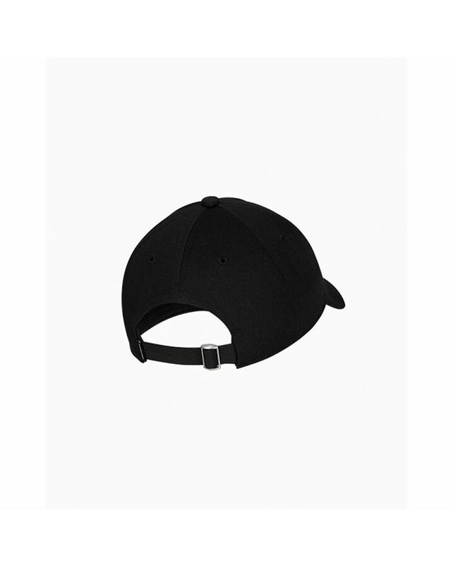 Converse Sportcap for tennis and outdoor sports, featuring a sleek design and breathable material, ideal for activewear.