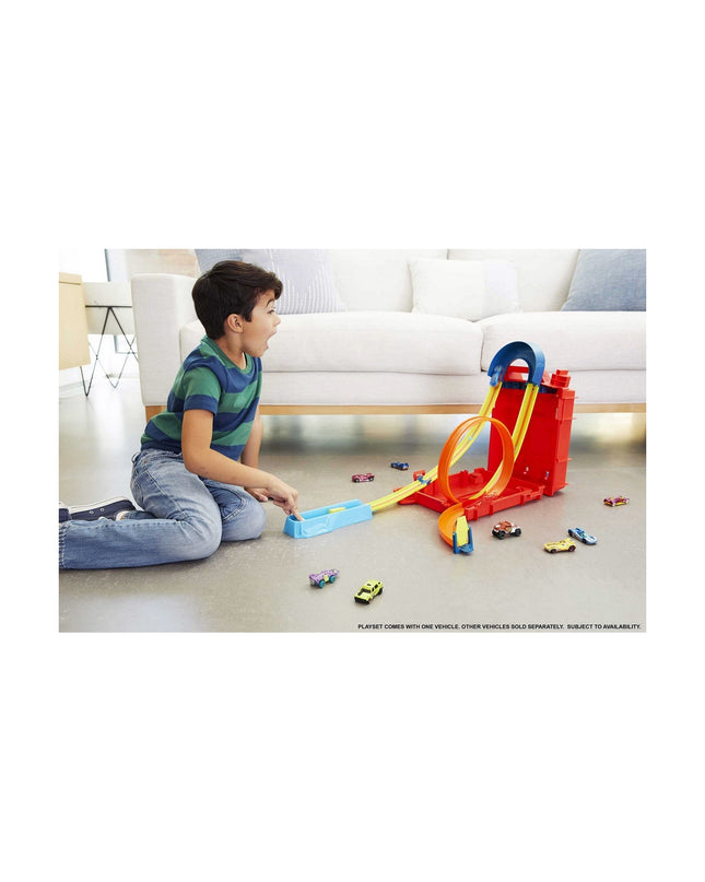 Mattel Hot Wheels Track Builder Baan Lanceerder toy car launcher on a colorful track with Hot Wheels vehicles and track pieces.