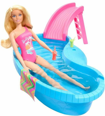 Barbie HRJ74 action figure toy, detailed doll with colorful outfit, part of Barbie's poppen en actiefiguren collection.