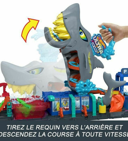 Colorful Mattel Racebaan toy race track with cars and playset components for children playing with vehicles and racing games.