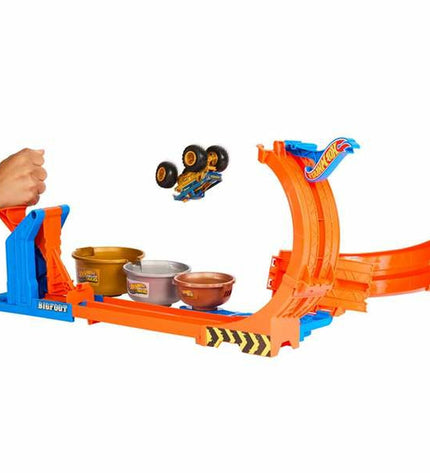 Colorful Mattel Racebaan toy race track with cars on a vibrant race course, suitable for children’s play and toy vehicles.