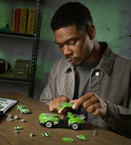 Colorful Mattel Bouwspel toy set for creative building and play, featuring various construction pieces and accessories.