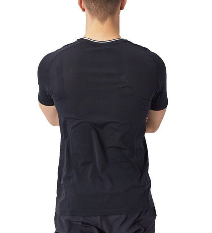 Wilson men's black short-sleeve tennis T-shirt with seamless crew neck, designed for padel and sport outdoor activities.