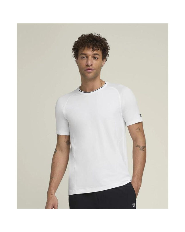 White Wilson tennis T-shirt with short sleeves, seamless crew neck, designed for men’s sport and outdoor padel play.