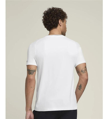Wilson men's short sleeve tennis t-shirt in white with seamless crew neck, designed for padel and outdoor sports.