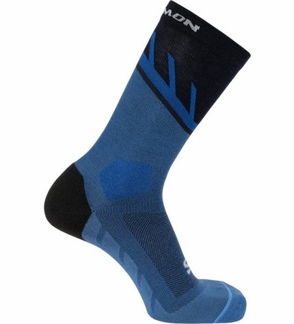 Salomon Speedcross sports socks ideal for outdoor activities like hiking and camping, featuring breathable fabric and supportive fit.