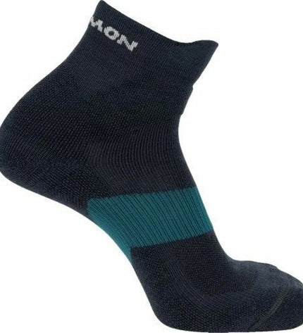 Salomon X Ultra Quarter sports socks in gray, designed for outdoor activities like hiking and camping, with a comfortable fit.