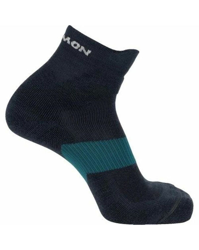 Salomon X Ultra Quarter sports socks in gray, designed for outdoor activities like hiking and camping, with a comfortable fit.