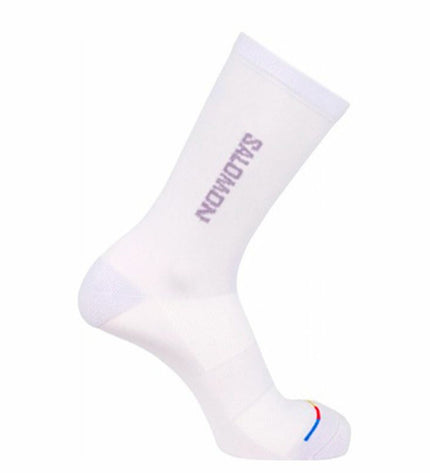 Salomon 365 Crew Cosmic Sky white sports socks for trail running and outdoor activities, with breathable fabric and comfortable fit.