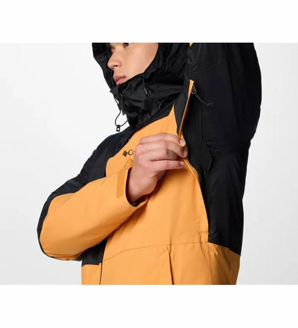 Columbia men's Iceberg Point™ II black sport jacket, outdoor and sportswear, shown on a hanger with front view and full sleeves.