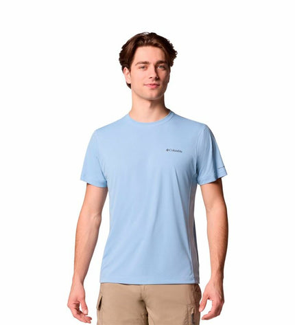 Columbia Zero Rules™ Light short-sleeve sport T-shirt for outdoor activities, shown in a natural outdoor setting.