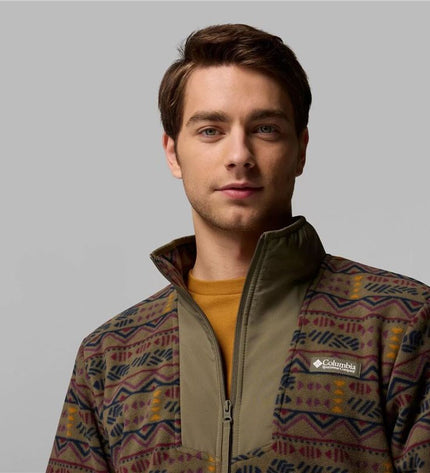 Columbia Sequoia Grove men's fleece lining for outdoor and camping, shown in a close-up of the fleece material.