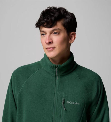 Columbia Fast Trek™ II men's fleece lining in green, suitable for outdoor camping and hiking, displayed on a model.