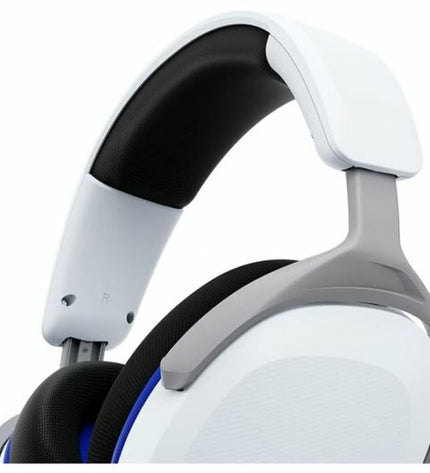 HyperX Cloud Stinger 2 gaming headset with microphone, black design, connected to a gaming console for immersive sound.