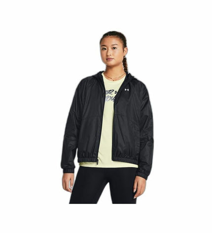 Under Armour Windcheater Jas in black, lightweight outdoor jacket for sport and outdoor activities, shown on a hanger.