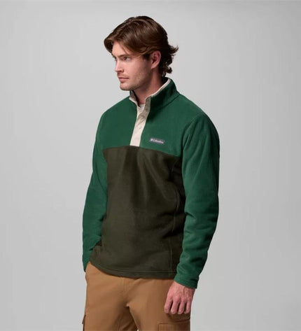 Columbia men's Fleece Voering Mountain™ Half Snap jacket in olive, designed for outdoor camping and hiking activities.
