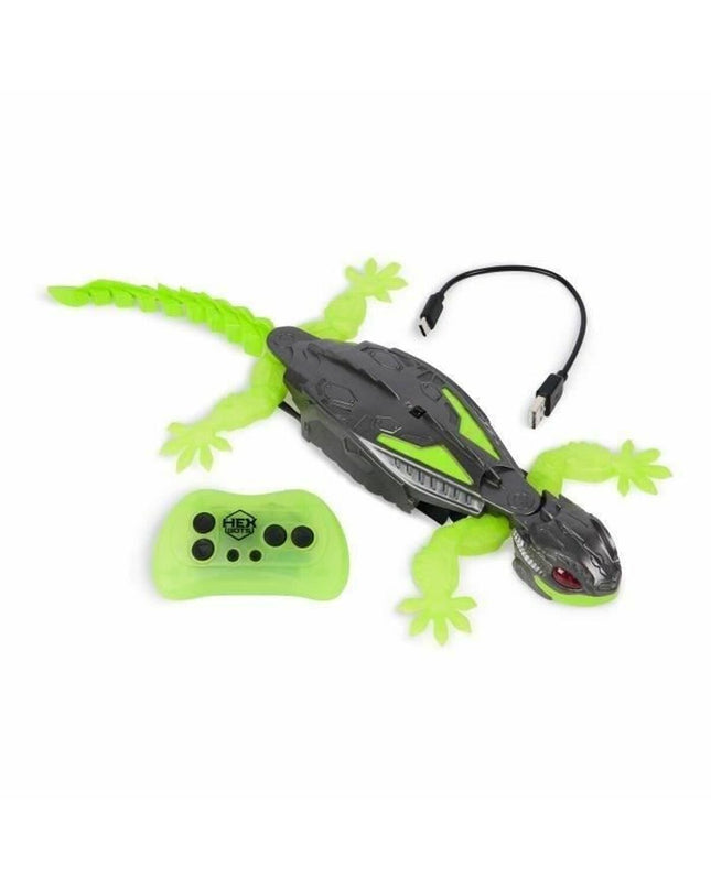 Colorful Spin Master action figure from the Speelgoed en games collection, detailed pose with accessories visible.