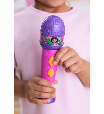 Dora action figure from Dora speelgoed en games, poppen en actiefiguren line, detailed plastic toy with vibrant colors