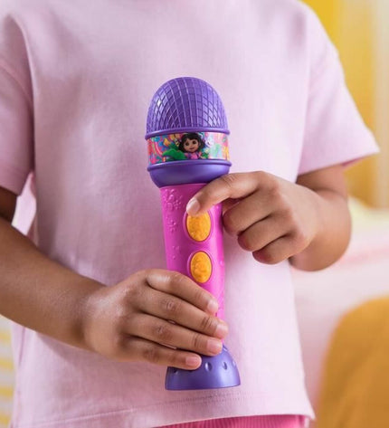 Dora actiefiguur from Dora speelgoed en games, poseert met details zichtbaar in the image.