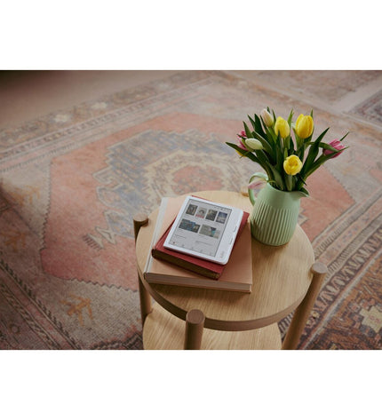 Rakuten N428-KU-BK-K-CK black 32GB 7-inch eBook reader with screen and buttons, electronic device for digital reading.