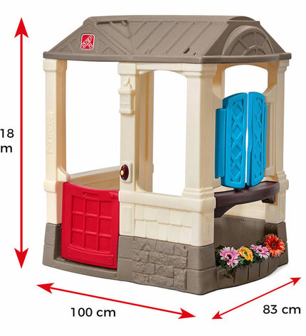 Step 2 Courtyard Cottage toy house for children, outdoor playhouse with windows and door, measuring 118x100x83 cm.