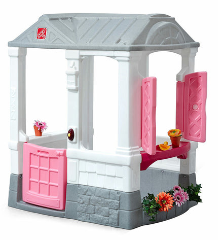 Step 2 Courtyard Cottage playhouse for children, outdoor toy with windows and door, measuring 118x100x83 cm.