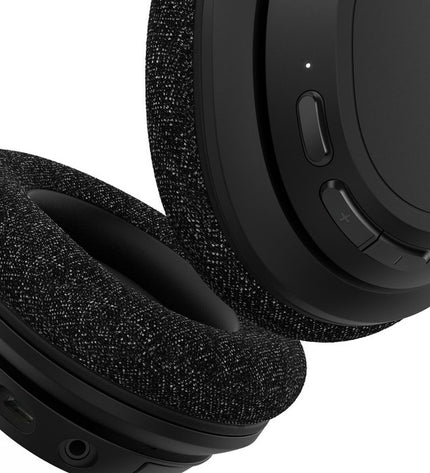 Belkin SoundForm Adapt Bluetooth headset with microphone, designed for gaming consoles and electronic devices.