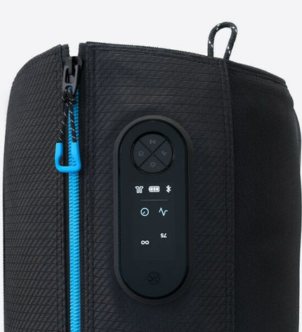 Therabody Geschenkenset for health and wellness, includes personal care products, shown with therapy devices and accessories.