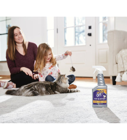 Urine Off cleaning spray for cats, 500 ml bottle, effective stain and odor remover for pet urine in a white spray bottle.