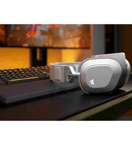 Corsair HS80 MAX gaming headset with microphone, electronic plug-and-play headset for consoles, black with adjustable headband.