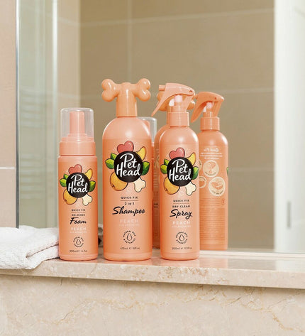 Pet Head Quick Fix peach cleansing foam for dogs, 200 ml, in a pump bottle with a white and peach label, suitable for pet grooming.