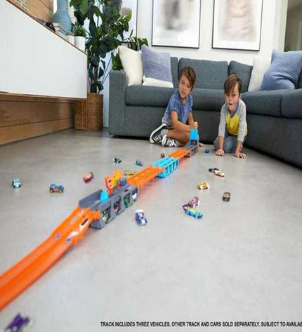 Mattel autotransporter and wrijvingswagen toy set with colorful vehicles for kids, part of Mattel vehicle play toys.