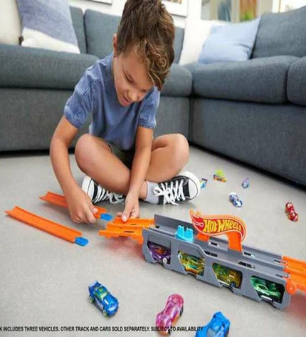 Mattel autotransporter and wrijvingswagen toy vehicle set, colorful plastic cars and transport truck for kids’ play.