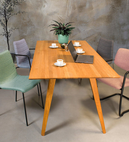 Workliving Verona eetkamerstoel/vergaderstoel - met armleuningen - wolvilt Fenice 152 zachtroze - zwart frame
