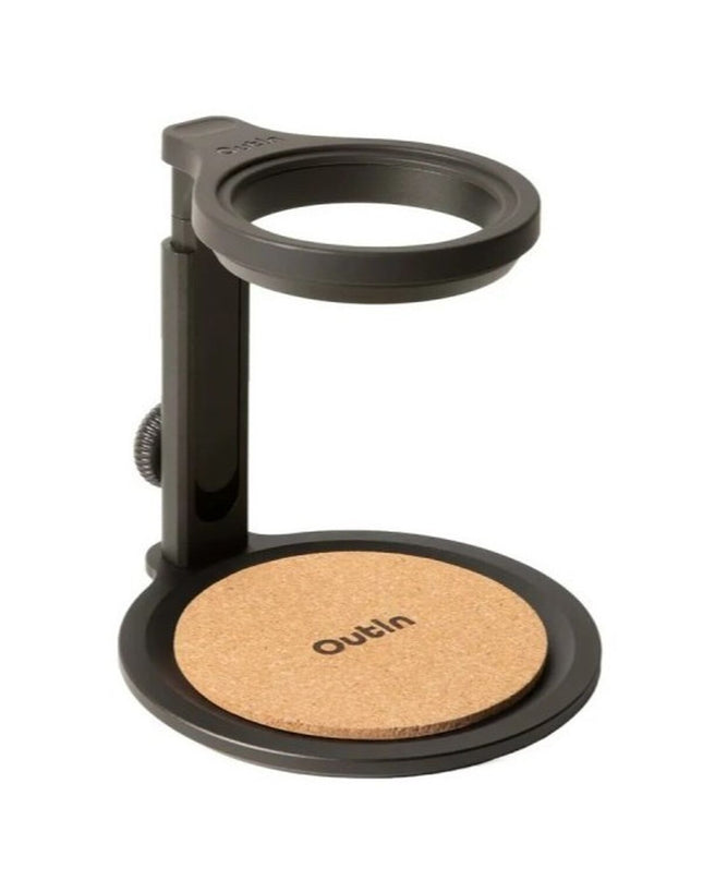 Outin universele houder in zwart for huis en koken, suitable for coffee and tea accessories, shown in a kitchen setting