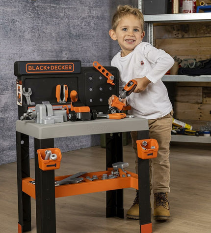 Smoby Reinig & Opberg Kit for kids, includes toy cleaning tools and storage box, perfect for pretend play and role-playing.