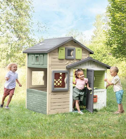 Smoby Evo Friends children's playhouse in vibrant colors, featuring windows and a door, ideal for outdoor play and imagination.