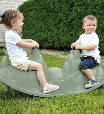 Green Smoby dog-shaped swing chair, outdoor toy and play equipment for children, with a playful dog design and sturdy structure.