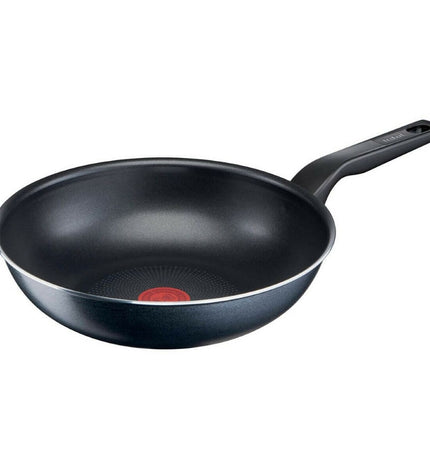 Tefal C38519 black aluminum pan with 28 cm diameter, suitable for home cooking, shown with a smooth cooking surface.