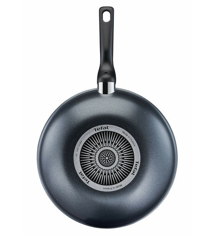 Tefal C38519 black aluminium frying pan, 28 cm diameter, suitable for home cooking and kitchen use.