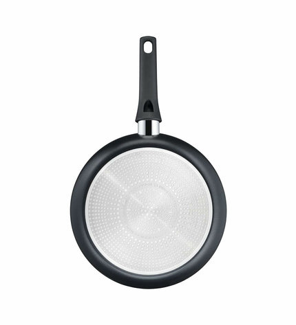 Tefal FORCE BLACK 24 cm black aluminium frying pan for kitchen cooking, with a non-stick surface, round shape and sturdy handle.
