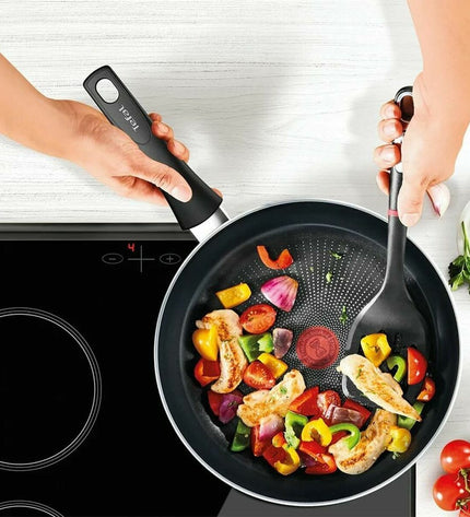Tefal FORCE BLACK 24C aluminium frying pan, black, 24 cm diameter, suitable for home cooking and kitchen use