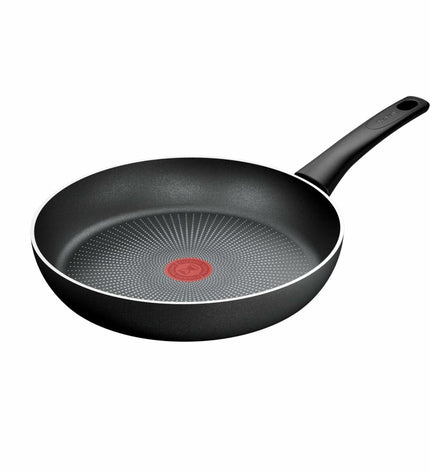 Tefal FORCE BLACK 30C frying pan for home cooking, black non-stick kitchen cookware with ergonomic handle.