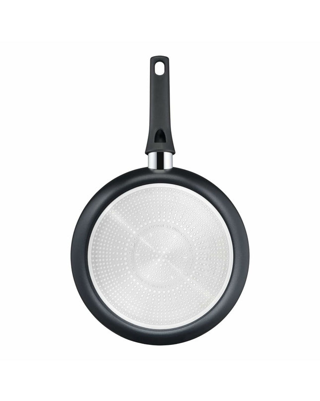 Tefal FORCE BLACK 30C non-stick frying pan, black cookware for home cooking, with a sturdy handle and flat cooking surface.