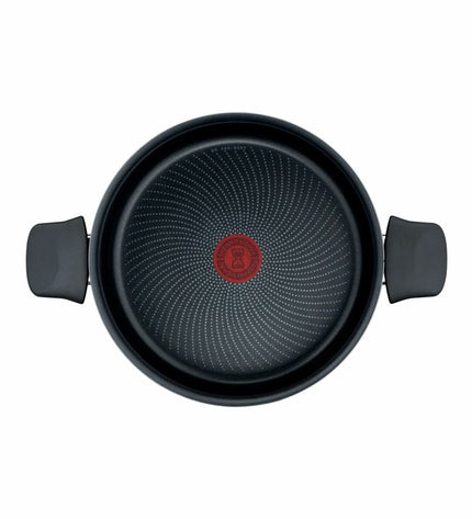 Tefal FORCE BLACK 24C aluminium frying pan for home cooking, black non-stick kitchen cookware with ergonomic handle.